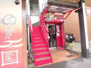 新井駅前店舗上住宅の物件外観写真